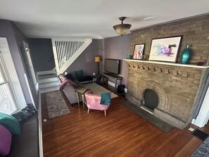 TV, fireplace - Charming 3-bedroom house walkable to Short North Arts District and OSU Campus! (Columbus)
