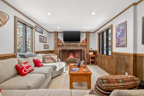 TV, fireplace, books - Near Killington Resort | Hot Tub, Patio & Views (Killington)