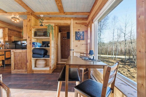 NEW! BEAR Necessities tiny home, outdoor theater!