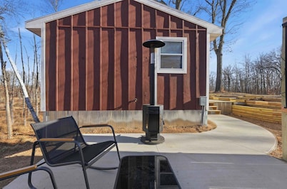 NEW! BEAR Necessities tiny home, outdoor theater!