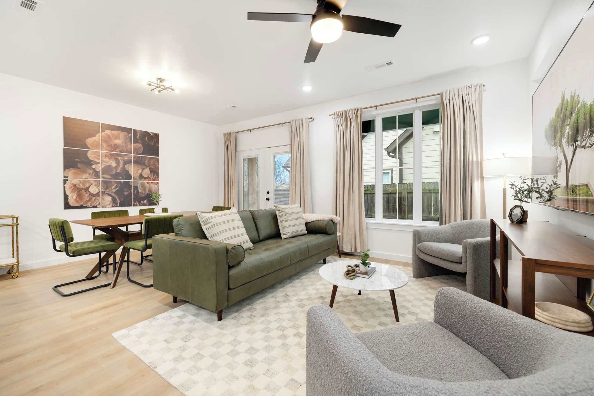 Downtown Luxe-easy 0.7 Mi Walk To Dt-new/modern - 로저스