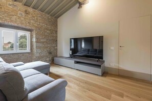 Comfort Apartment, Balcony | Living area | Flat-screen TV - Casa agli Orti Oricellari by MMega (Florence)