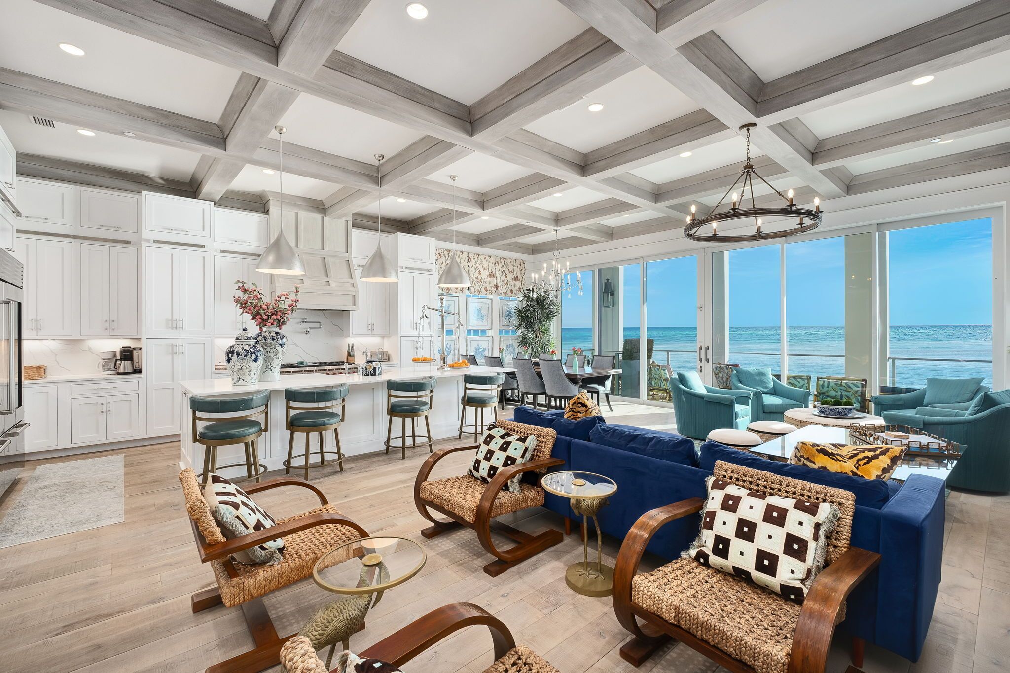 TV, peis og kontorer