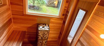 Hilltop Cottage w/ Sauna - 3-bedroom home with sauna & heated outdoor shower!