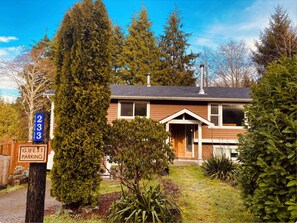 Exterior - Hilltop Cottage w/ Sauna - 3-bedroom home with sauna & heated outdoor shower! (Ucluelet)