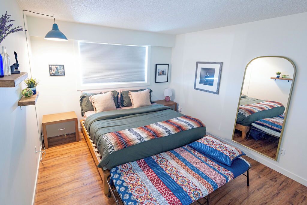 Skrivebord, reiseseng for barn, wi-fi (inkludert) og sengetøy