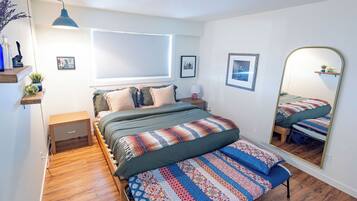 Skrivebord, reiseseng for barn, wi-fi (inkludert) og sengetøy