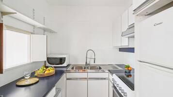 City Apartment, 1 Double Bed with Sofa bed, Non Smoking, Garden View | Private kitchen | Espresso maker, coffee/tea maker, electric kettle, toaster