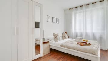 City Apartment, 1 Double Bed with Sofa bed, Non Smoking, Garden View | Iron/ironing board, cribs/infant beds, free WiFi, bed sheets