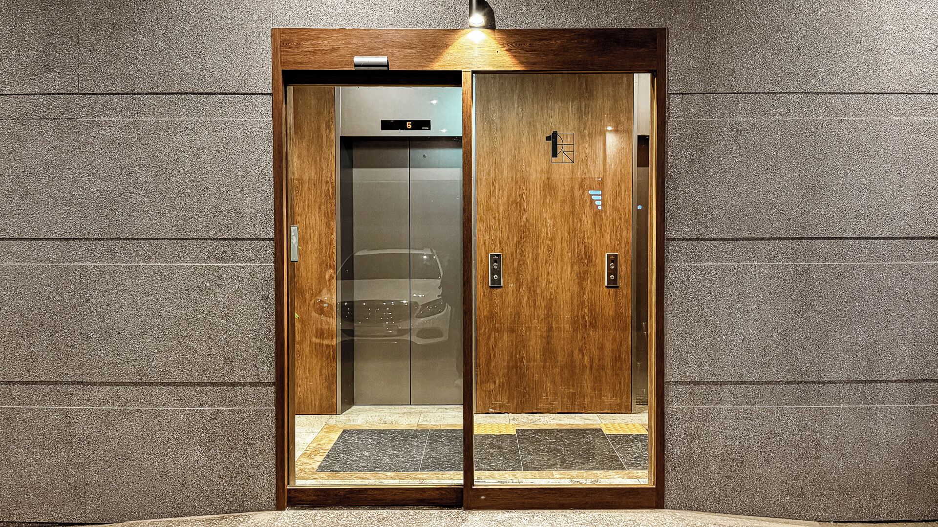 المنشأة من الخارج