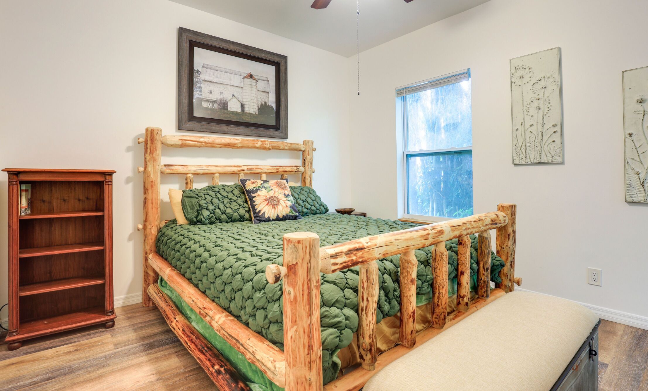 Bureau, fer et planche à repasser, Wi-Fi, draps fournis