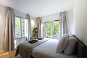 5 bedrooms, WiFi, bed sheets