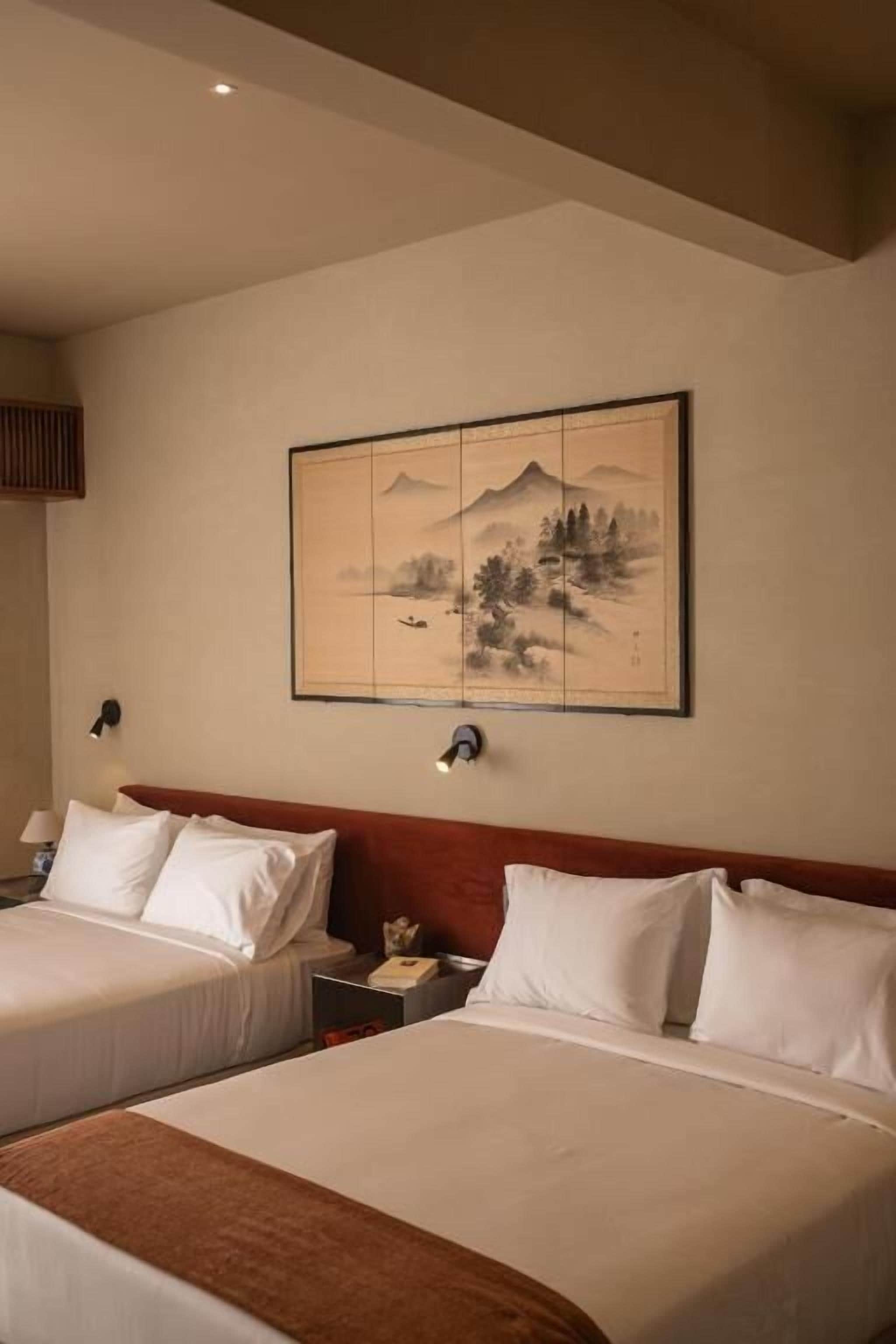 奢华双人房, 城市景观 | 客房内保险箱、办公桌、笔记本电脑工作区、遮光窗帘