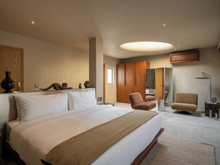 Signature Suite, City View | In-room safe, desk, laptop workspace, blackout drapes