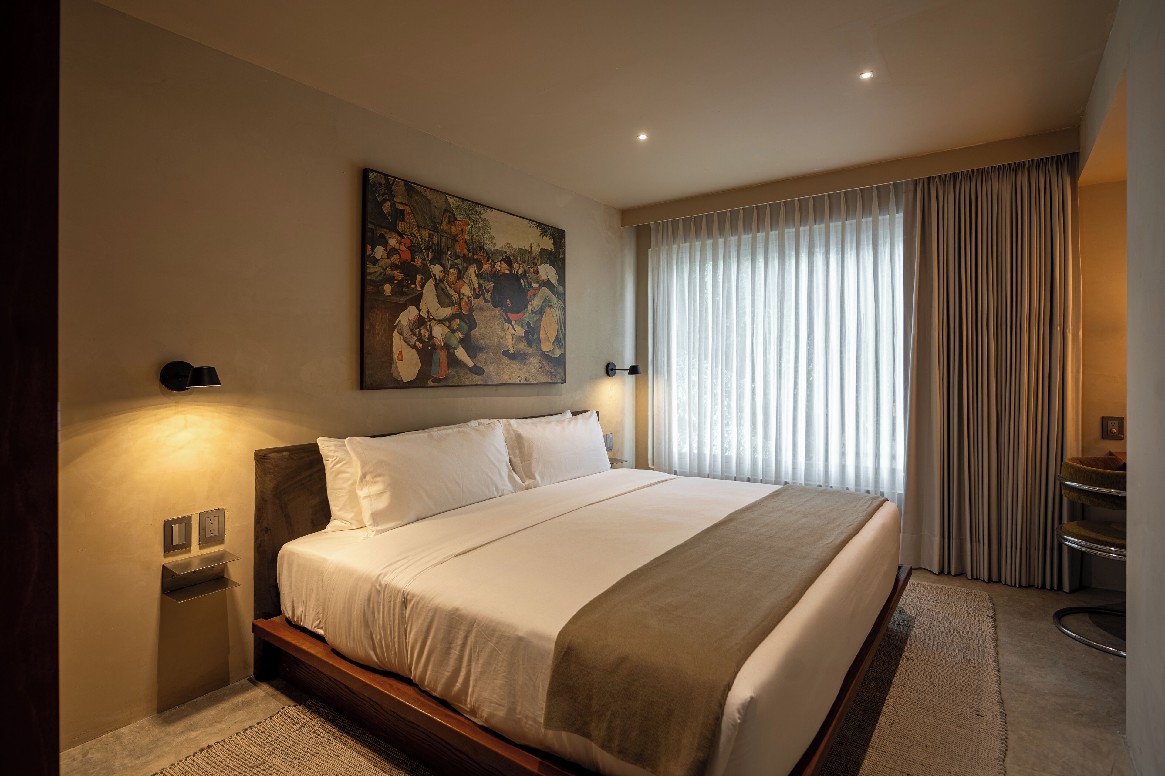 Habitación de lujo, vista a la ciudad | Caja de seguridad en la habitación y escritorio 