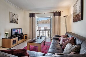 Smart TV, DVD player - Immaculate 3 bedroom luxury apartment with private roof terrace & pool (Tavira)