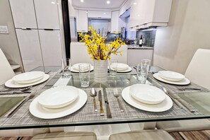 Dining - Singer Island 5 min walk to Beach, Snorkel gear & Bikes (West Palm Beach)