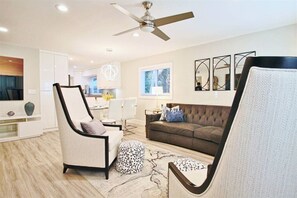 Smart TV, books - Singer Island 3br/2ba Beach, Snorkel gear & Bikes (West Palm Beach)