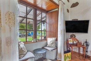 TV, fireplace - Finca San Pablo with Views of Mount Teide (Icod de los Vinos)