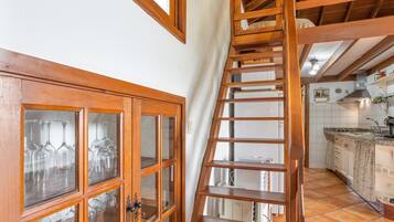 KylskÄp, mikrovÄgsugn, kaffe- och tebryggare och brödrost