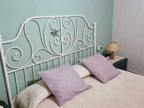 3 chambres, fer et planche à repasser, Wi-Fi, draps fournis