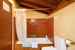 Douche, sèche-cheveux, serviettes fournies