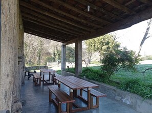 Outdoor dining - Country House 'El Paller De Mas Violella' with Wi-Fi (Sant Joan Les Fonts)