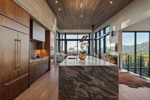 Interior - Big Sky Vista - Hot Tub, Fireplace & Mountain View (Big Sky)