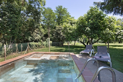 Cabana at Mas Violella: Charm, Views, and Natural Light. Air Conditioning & Wi-Fi