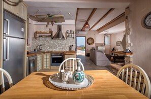 ทราดิชันนัลวิลล่า, 2 ห้องนอน, วิวอ่าว | ครัวส่วนตัว | ตู้เย็นขนาดใหญ่, ไมโครเวฟ, เตาอบ, เตาประกอบอาหาร