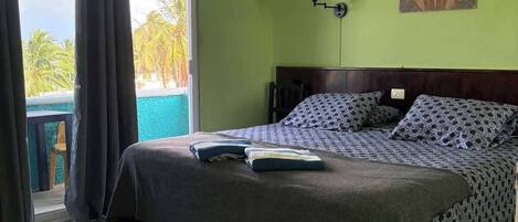 WiFi, bed sheets