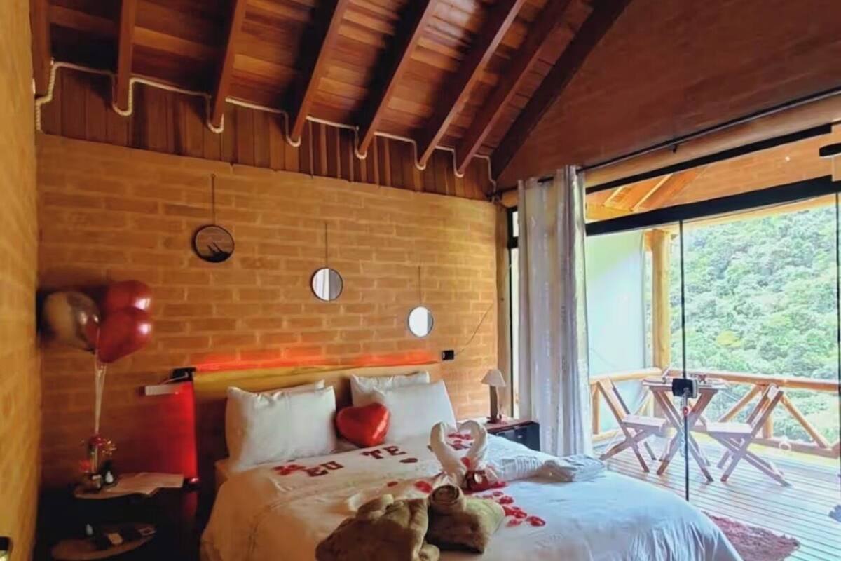 Romantic Chalet, 1 Queen Bed, Air conditioning, Mountain View