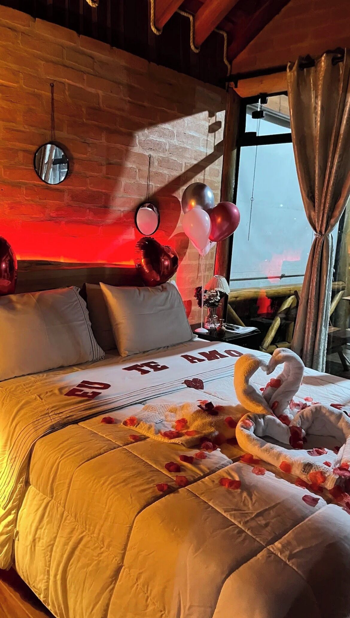 Nhà gỗ phong cách lãng mạn, 1 giường cỡ queen, máy điều hòa, quang cảnh núi | Truy cập Internet không dây miễn phí 