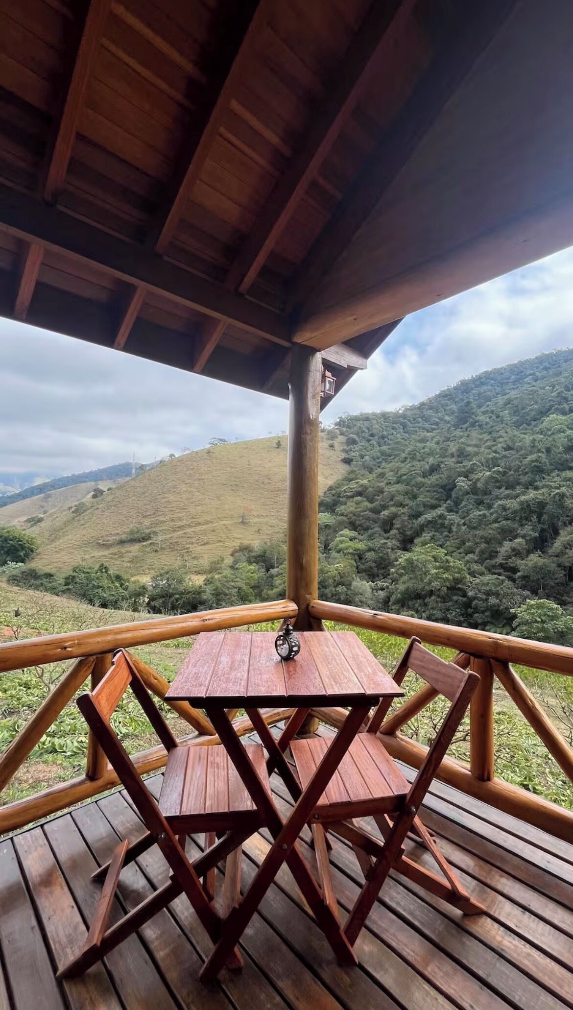 Chalet romántico, 1 cama de matrimonio, Aire acondicionado, vistas a la montaña | Patio hawaiano