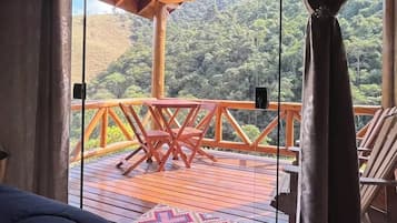 Romantic Chalet, 1 Queen Bed, Air conditioning, Mountain View | Lanai