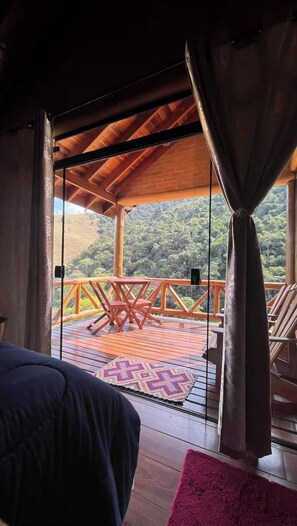 Romantic Chalet, 1 Queen Bed, Air conditioning, Mountain View | Lanai