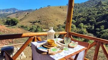 Romantic Chalet, Kitchen, Mountain View | Lanai