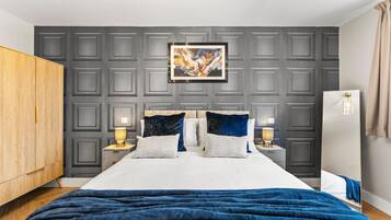 Escrivaninha, ferros/tábuas de passar roupa, Wi-Fi, roupa de cama