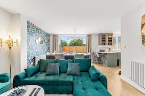 Televisión, mesa de ping pong