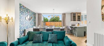 Stylish 5-bed home near Heathrow & Windsor with games area and large garden