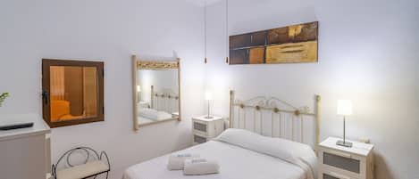 3 chambres, fer et planche à repasser, accès au Wi-Fi (inclus)