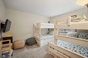 Internet, bed sheets - Forestside Retreat with Access to The Cove (Sunriver)