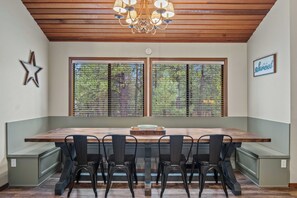 Dining - Forestside Retreat with Access to The Cove (Sunriver)