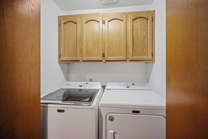 Interior - Forestside Retreat with Access to The Cove (Sunriver)