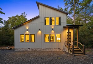 Exterior - Disc Golf | 2 King Suites | Movie Room | Hot Tub (Broken Bow)