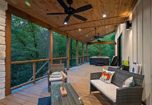 Terrace/patio - Disc Golf | 2 King Suites | Movie Room | Hot Tub (Broken Bow)
