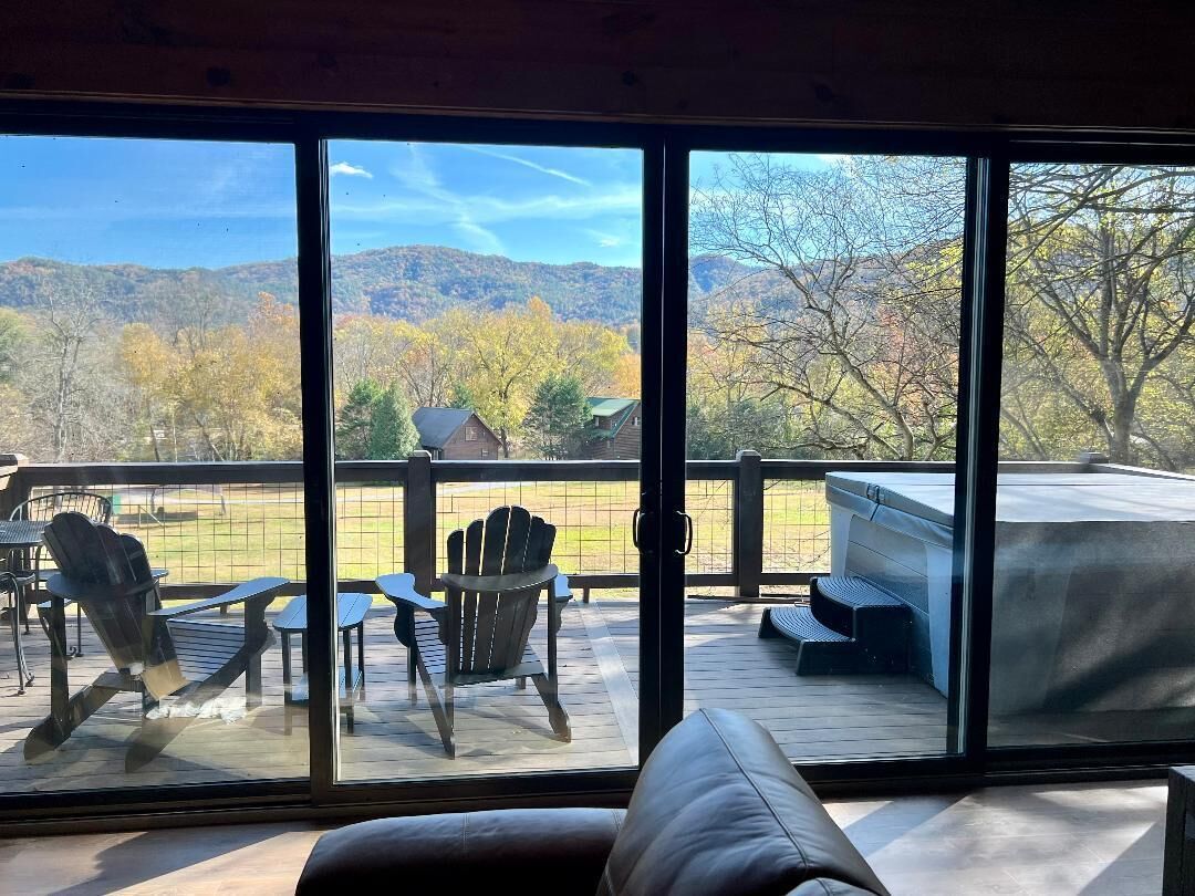 Mountain Views & Privacy
Cabins on Little River