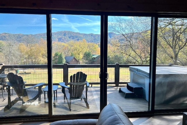 Mountain Views & Privacy
Cabins on Little River