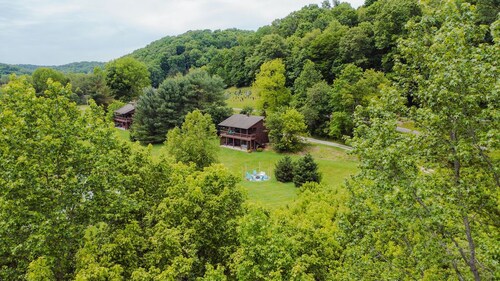 The Gathering | Hocking Hills, Hot Tub, Pond