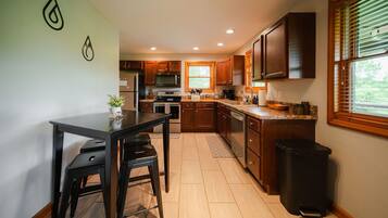 Coffee/tea maker, fridge, microwave, oven